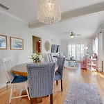 Coral Cottage